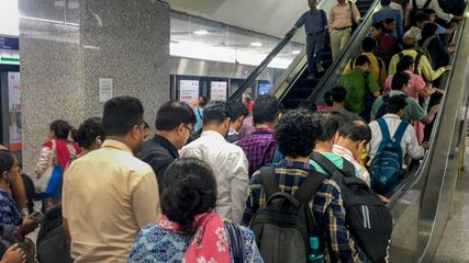 Kolkata Metro Faces Overcrowding Challenges as Ridership Hits 8.07 Lakh Before Durga Puja