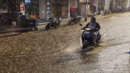 Hyderabad Weather Today: Rain Chances Rise Through Afternoon; City to See Cloudy Skies & Thunder