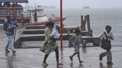 Hyderabad Weather Today: Rain, Thunderstorms Likely to Intensify by Evening; IMD Warns of Heavy Showers 