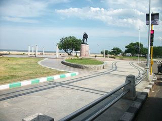 നഗരം തൊട്ടുകിടക്കുന്ന ബീച്ചുകൾ