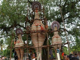 മിസ് ചെയ്യരുതേ, കുമ്മാട്ടിയും പടയണിയും