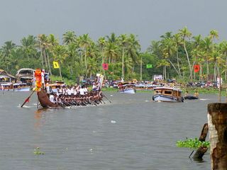 വരവായി വള്ളംകളിയുടെ നാളുകള്‍