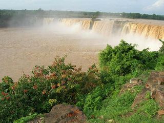 മനുഷ്യര്‍ അപകടകാരികളാകുന്ന 4 ടൂറിസ്റ്റ് കേ‌ന്ദ്രങ്ങള്‍