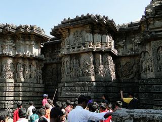 ഹാ‌സ്സനും ഹാലേബീ‌ഡും ബേലൂരും