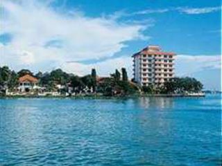 വെല്ലിങ്ടൺ ഐലന്റ്; വേമ്പനാട്ട് കായലി‌ലെ മനുഷ്യ നിർമ്മിത ദ്വീപ്