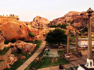 കോട്ടകള്‍ കഥപറയുന്ന കന്നഡനാട്