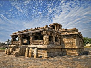 ക്ഷേത്രവാസ്തുവിദ്യയുടെ തൊട്ടിലായ ഐഹോളെ