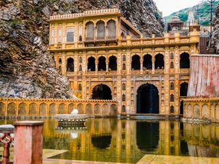 രാജകീയ പ്രൗഡിയുടെ ഗല്‍താജി ക്ഷേത്രം