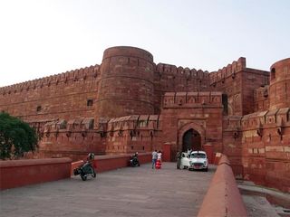 താജ്മഹല്‍ മാത്രമല്ല ആഗ്രയിലുള്ളത്!!