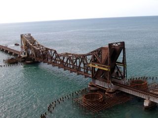 കടലിനുള്ളിലൂടെ ഒരു ട്രയിന്‍ റൈഡ് ആയാലോ?