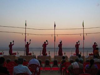 തനിയെ യാത്ര ചെയ്യാന്‍ എട്ടു സ്വര്‍ഗ്ഗങ്ങള്‍