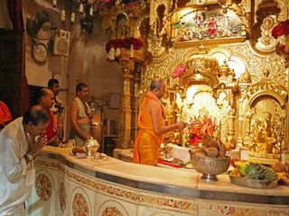 ഗണപതി പാപാ മോറിയ..മുംബൈയിലെ സിദ്ധി വിനായക ക്ഷേത്രം