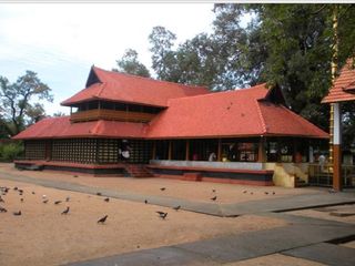 മേല്‍ക്കൂരയില്ലാത്ത മുല്ലക്കല്‍ ക്ഷേത്രം