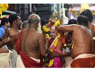 ദേവിയുടെ ഭടന്‍മാരെ അനുസ്മരിക്കാന്‍ ശൂലം കുത്തല്‍..വിചിത്രമായ ആചാരങ്ങളുള്ള സ്ത്രീ ശബരിമല