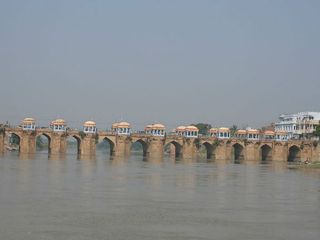 പരിചയമുണ്ടോ ജൂനാപൂരിലെ ഈ സ്മാരകങ്ങളെ?