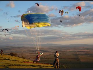 ഭൂമിയിലെ കറക്കം മതിയാക്കി പാരാഗ്ലൈഡ് ചെയ്യാം