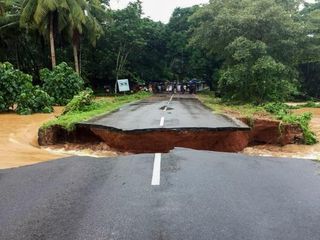 മഴയിൽ ഒലിച്ചിറങ്ങിയ വിനോദസഞ്ചാര കേന്ദ്രങ്ങൾ