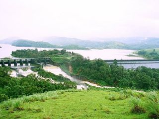 ഐസിട്ടു നിർമ്മിച്ച അണക്കെട്ടു മുതൽ വെന്ത കളിമണ്ണിന്റെ പൊടിയിട്ടു നിർമ്മിച്ച അണക്കെട്ടുകൾ വരെ...