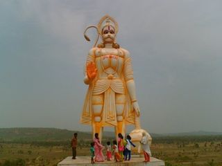 ഹനുമാന്റെ കാലടികൾ പതിഞ്ഞ, ദേവിയുടെ രക്തത്തുള്ളികൾ വീണ പുണ്യ ക്ഷേത്രം!!