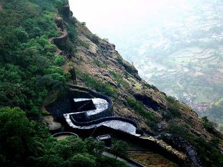 റായ്ഗഡിലെ കോട്ടകളുടെ ചരിത്രത്തിലേക്ക്!!