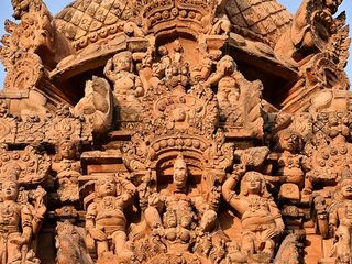 ക്ഷേത്രത്തിലെ വിദേശരൂപം മുതല്‍ പിരമിഡിനുള്ളിലെ നടരാജന്‍ വരെ..തമിഴ്നാട്ടിലെ അത്ഭുതങ്ങളിതാണ്