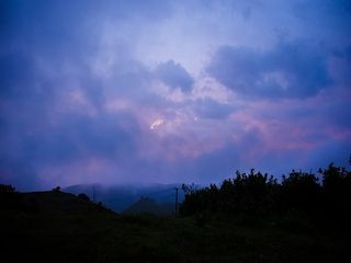 ഇടുക്കിയിലെ കുന്നില്‍ നിന്നും കാണാം കൊച്ചിയുടെ കായല്‍ക്കാഴ്ച