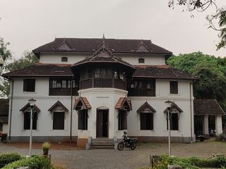 അതിശയിക്കേണ്ട!! തൃശൂരിലുമുണ്ടൊരു കൊല്ലങ്കോട് കൊട്ടാരം!!