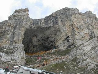 അമിത ചൂ‌ട്; അമര്‍നാഥിലെ ശിവലിംഗം പതിവിലും വേഗത്തില്‍ ഉരുകുന്നു