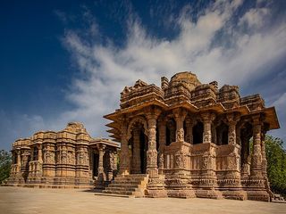 സൂര്യന്‍ നേരിട്ടെത്തുന്ന ക്ഷേത്രം, 52 ആഴ്ചകള്‍ക്കായി 52 തൂണുകള്‍! ഈ ക്ഷേത്രം ഒരു വിസ്മയമാണ്