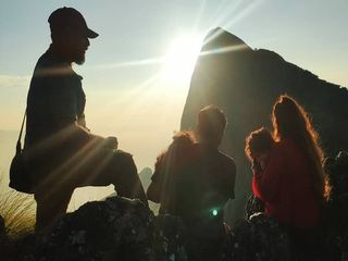 പുത്തന്‍പുലരികളുമായി കൊളക്കുമല.. കാണാന്‍ പോകാം... കുന്നും മലയും കയറി!!