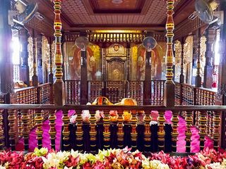 മുടിക്കെട്ടിലൊളിപ്പിച്ചു കടത്തിയ ബുദ്ധന്‍റെ പല്ല്, അത് സൂക്ഷിച്ചിരിക്കുന്ന കൊട്ടാരത്തിലെ ക്ഷേത്രം!!