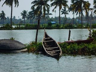പകരം വയ്ക്കുവാനില്ലാത്ത കായലോരങ്ങള്‍!! കേരളത്തിലെ കായലുകളിലൂടെ