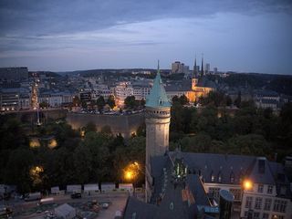 കാറു മുതലാളിമാരുടെ രാജ്യം!ഫ്രാന്‍സിലേക്ക് കാറോടിച്ച് പോയി ജോലി ചെയ്യുന്ന സമ്പന്നരുടെ നാട്!!