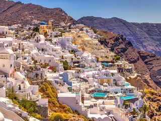 വെള്ളത്തേക്കാളും സമൃദ്ധമായി വൈന്‍ ലഭിക്കുന്ന നാട്....സാന്‍റോറിനി എന്ന ഗ്രീസിലെ സ്വര്‍ഗ്ഗം