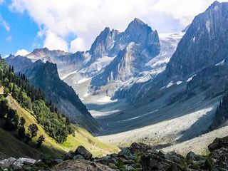 70 വർഷങ്ങൾക്കിടെ ഇതാദ്യം.. മഞ്ഞുമൂടിക്കിടക്കുന്ന ഈ ഇടങ്ങൾ സഞ്ചാരികൾക്കായി തുറക്കുന്നു.. പോകാം ഹെലികോപ്റ്ററിൽ!