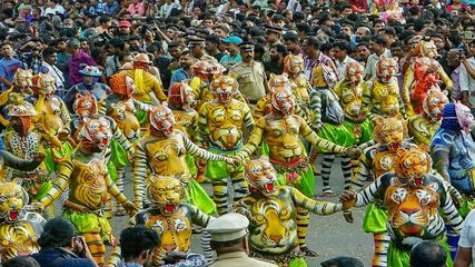 മടയിറങ്ങി വരുന്ന പുലികളുടെ ഓണം! നാടിളക്കി വരുന്ന പുലികളി.. അഭിമാനവും ആവേശവും നിറയുന്ന സമയം