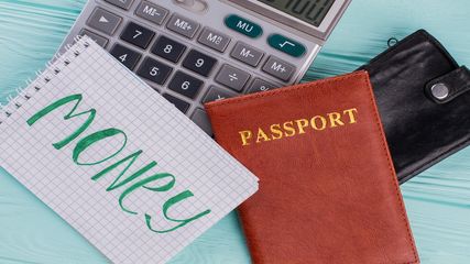 അടുത്ത മാസം വിദേശ യാത്ര വരുന്നുണ്ടോ? പോക്കറ്റ് കാലിയാകുന്ന വഴി കാണില്ല.. ചെലവ് ചുരുക്കാൻ ഒരു വഴി മാത്രം