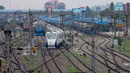 വന്ദേ ഭാരത് സ്ലീപ്പർ പരീക്ഷണ ഓട്ടം ഓഗസ്റ്റിൽ, മണിക്കൂറിൽ 180 കി മീ വേ​ഗത, ഇത് പൊടിപാറും!