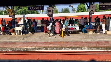 ക്രിസ്മസ്, പുതുവർഷ യാത്ര: കേരളത്തിലൂടെയുള്ള ആറ് ട്രെയിനുകൾക്ക് അധിക കോച്ചുകൾ, സീറ്റില്ലാതെ വിഷമിക്കേണ്ട