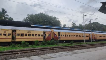 ബാംഗ്ലൂർ ക്രിസ്മസ്:ബെംഗളൂരു-മംഗളൂരു സ്പെഷ്യൽ ട്രെയിൻ,ആയിരത്തോളം സീറ്റുകൾ ബുക്കിങ്ങിന്..സമയം, സ്റ്റോപ്പ്