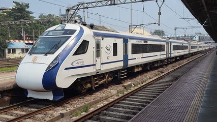 ആളില്ലാതെ ഓടുന്ന വന്ദേ ഭാരത്, 389 ചെയർ കാറിൽ യാത്രക്കാർ 64 ! റൂട്ട് മാറ്റിയിട്ടും രക്ഷയില്ല...കൂടിയ നിരക്കോ?