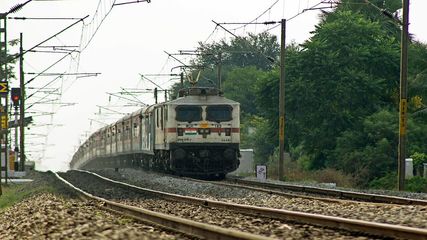 ബെംഗളൂരു- ഡൽഹി രാജധാനി: ഇന്ത്യയിലെ ഏറ്റവും ലാഭമുള്ള ട്രെയിൻ, അതിവേഗ യാത്ര.. 14 സ്റ്റോപ്പ് മാത്രം