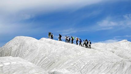 ലോക ഹിമാനി ദിനം: ഹിമാനികൾക്കിത്രയും സൗന്ദര്യമോ.. സാഹസികരേ.. ഇതുവഴി വാ.. കാണാം അപ്രത്യക്ഷമാകും മുന്നേ..
