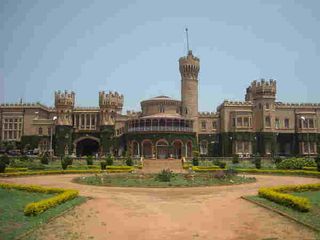 బెంగుళూరులో అయిదు ప్రధాన చారిత్రక ప్రదేశాలు ? 