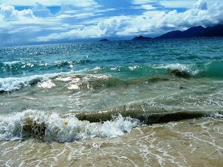 చీకటి - వెలుగుల రంగేళి ...మాహి బీచ్ !