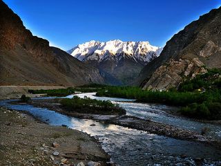 పర్యాటకులను ఆకర్షించే ఏడు వింత‌లు !!