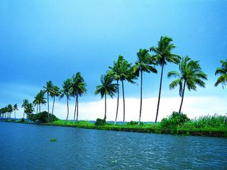  కేరళ లో 10 ప్రసిద్ధ పర్యాటక ఆకర్షణలు !   