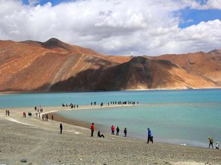 మురిపించే ప్యాన్గాంగ్ - మరపించే మంచు కొండలు !!