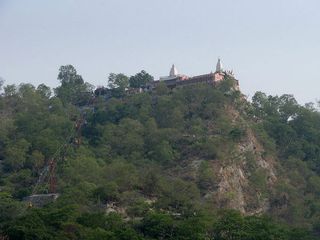 కొండ శిఖరాన గల దుర్గాదేవి ఆలయాలు !!