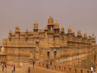 ఇండియాలోని టాప్ 10 కోటలను సందర్శించండి !!